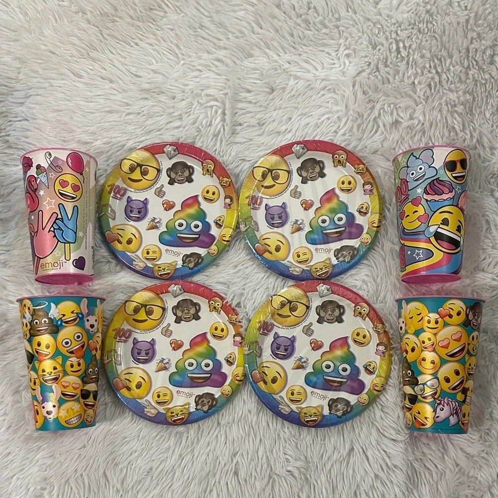 Emoji Party Supplies Set 32ct Paper Plates and 4 Reusable Plastic Tumblers